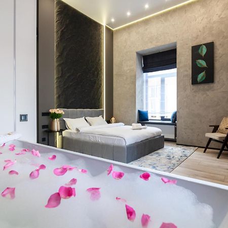 Royal Romantic Apartment With Bathtub Lviv Extérieur photo