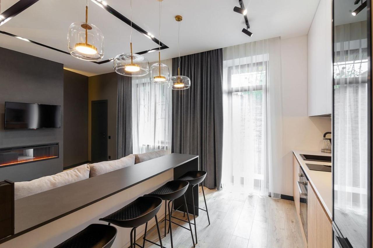 Royal Romantic Apartment With Bathtub Lviv Extérieur photo