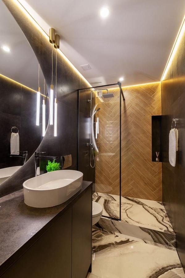 Royal Romantic Apartment With Bathtub Lviv Extérieur photo