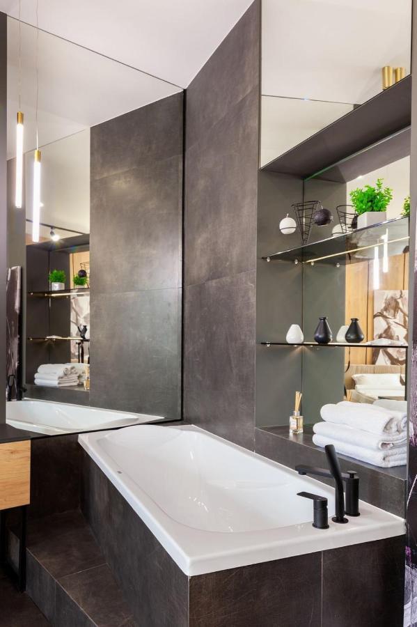 Royal Romantic Apartment With Bathtub Lviv Extérieur photo