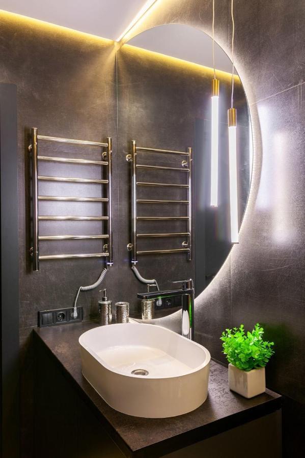 Royal Romantic Apartment With Bathtub Lviv Extérieur photo