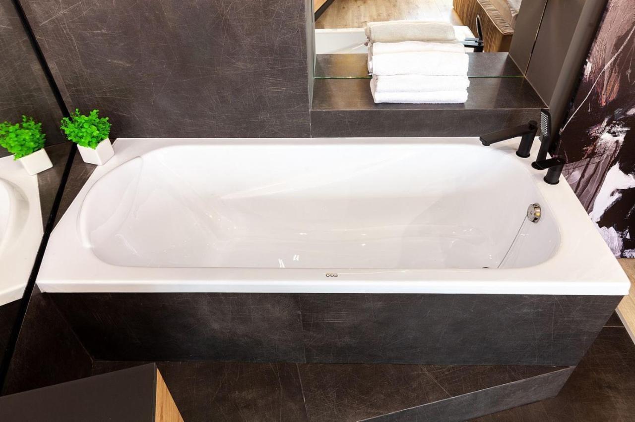 Royal Romantic Apartment With Bathtub Lviv Extérieur photo
